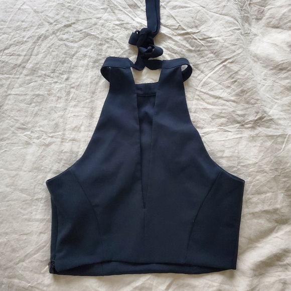 Stunning Bebe halter crop top size 8 - Picture 3 of 6
